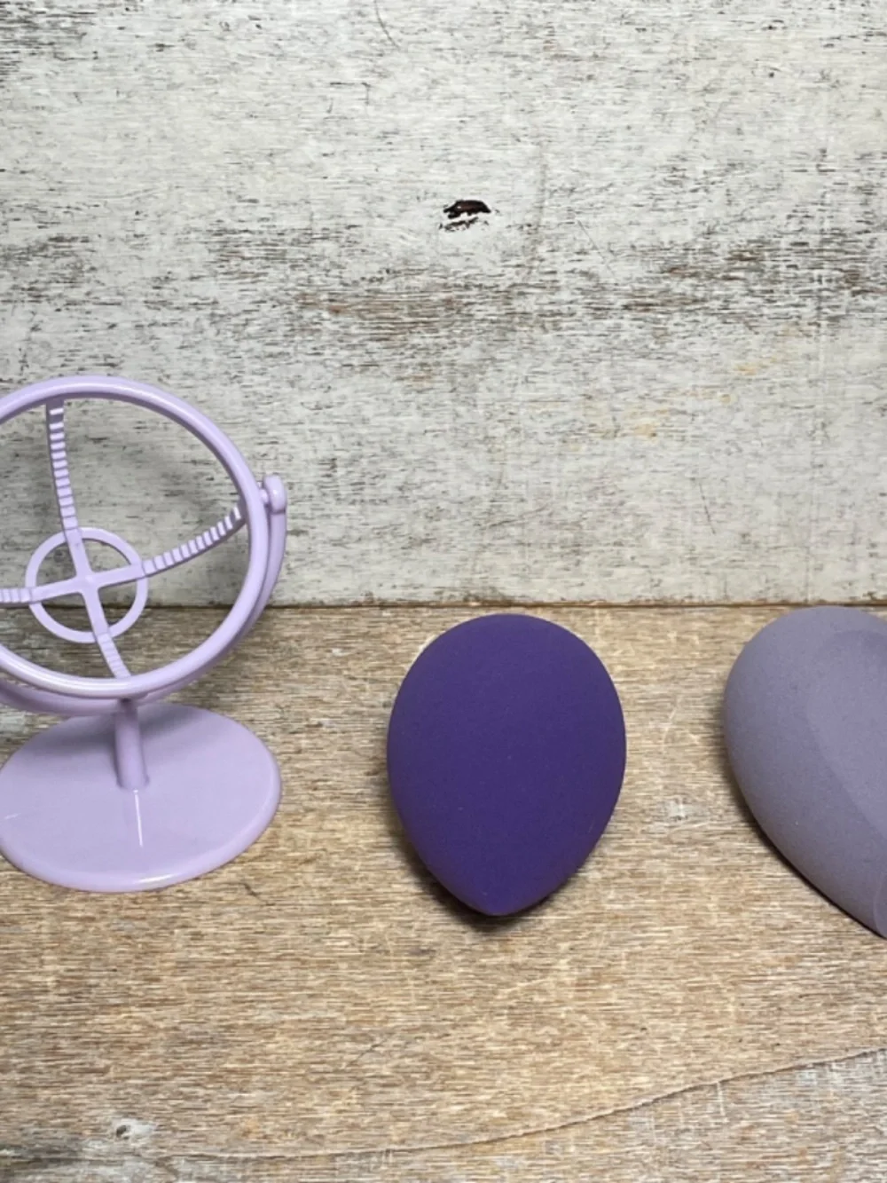 Miniso Beauty Tools: 2 Beauty Sponges, 1 Sponge Holder Set Purple Colors New